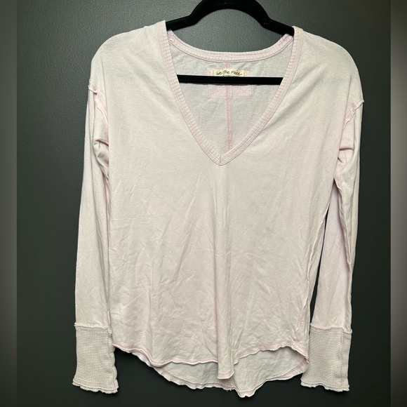 Free People | We The Free | Soft Pink V-Neck Long Sleeve Top | XS | NWOT - Picture 1 of 6